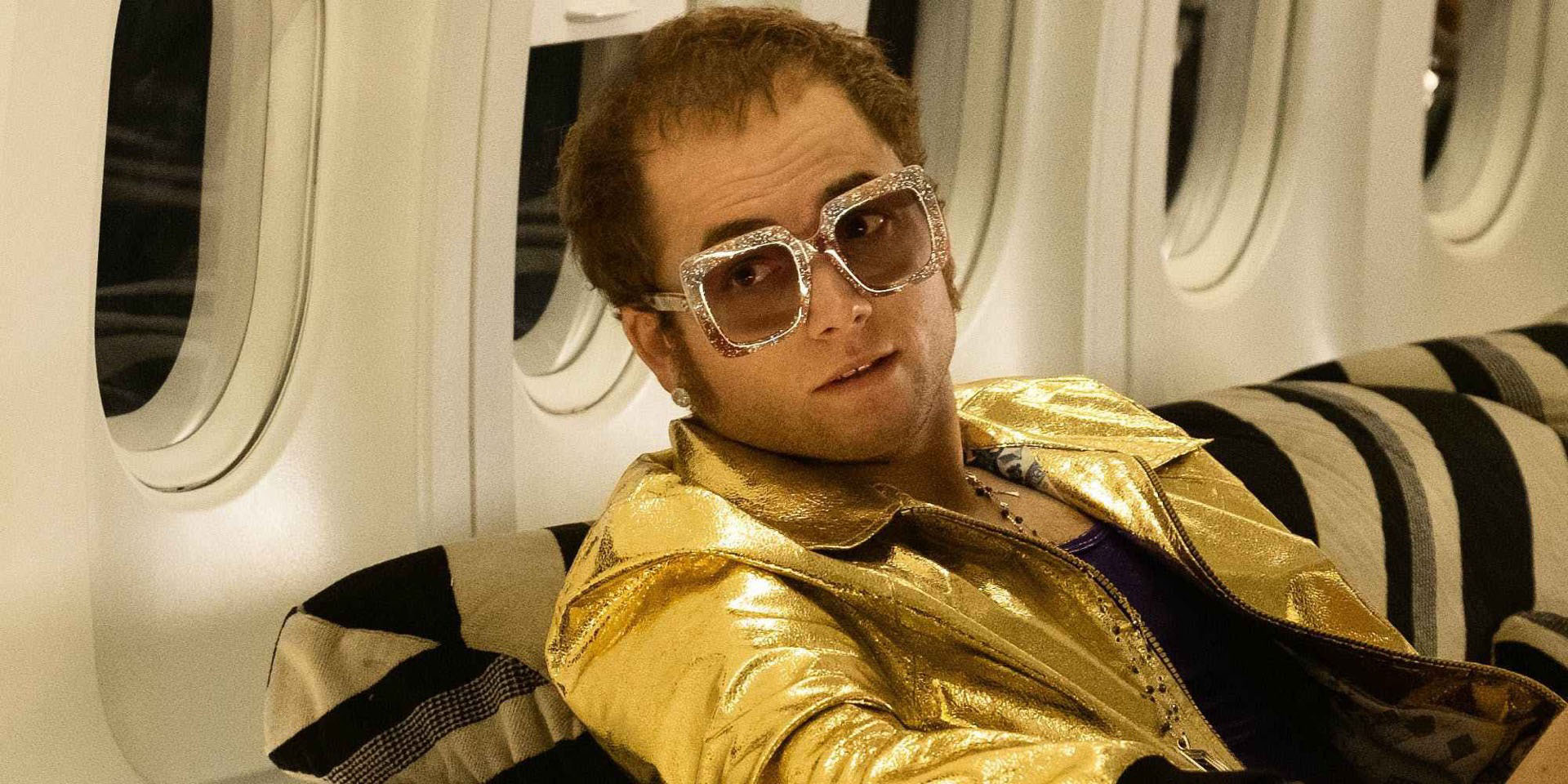 La película Rocketman se anima a exhibir el lado más extravagante y escandaloso de Elton John, magistralmente interpretado por Taron Egerton.