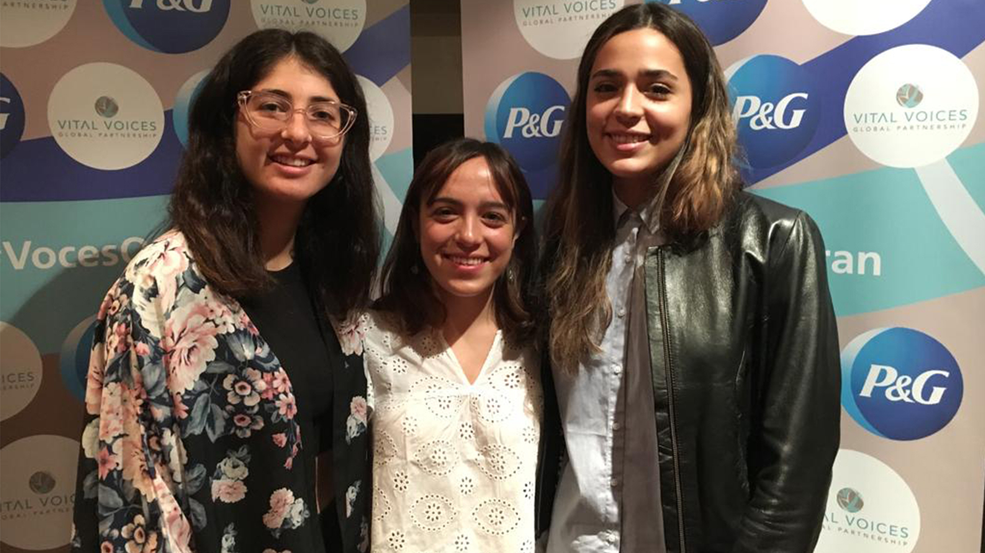 Por el impacto social de sus proyectos, estas tres jóvenes ganaron una beca para un programa de liderazgo.