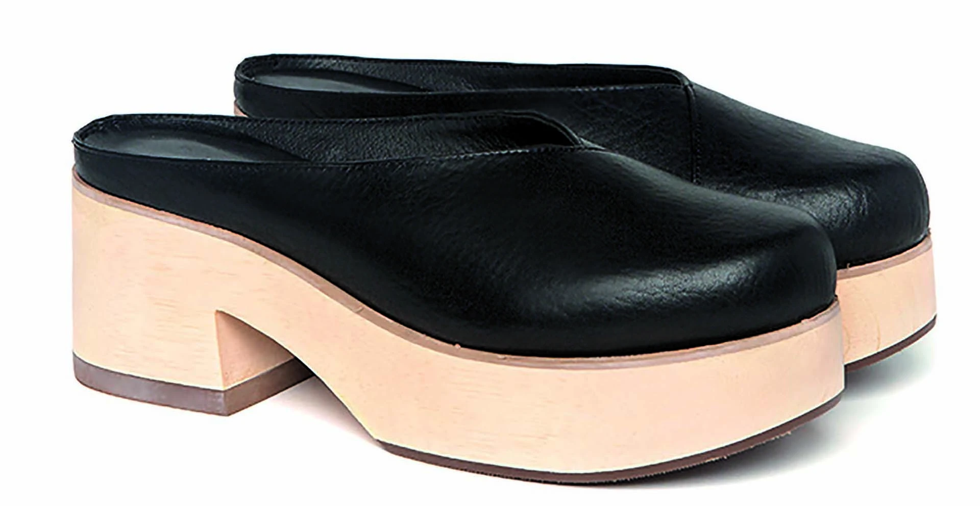 Zuecos de cuero ($ 4.249, Paruolo)