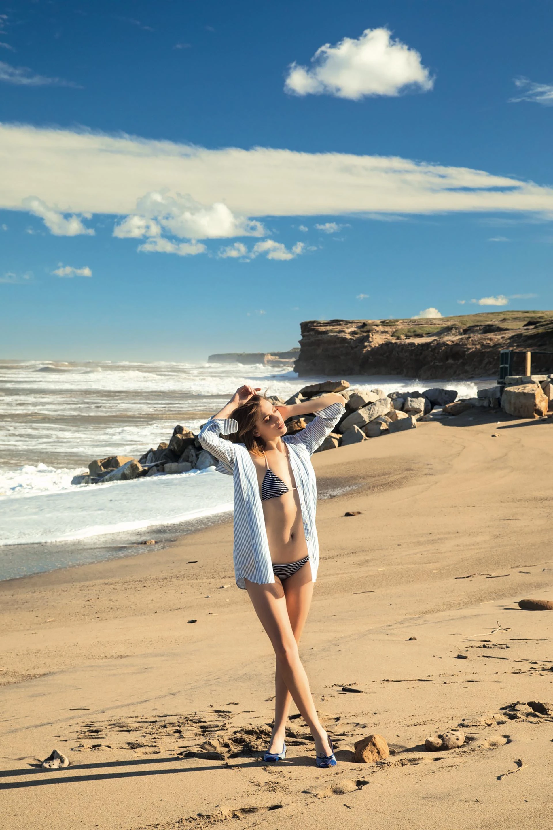Camisola de algodón ($ 1.990, Levi’s), bikini ($ 1.290, Las Pepas) y ballerinas ($ 1.290, Le Loup). Foto Fernando Venegas/ Para Ti