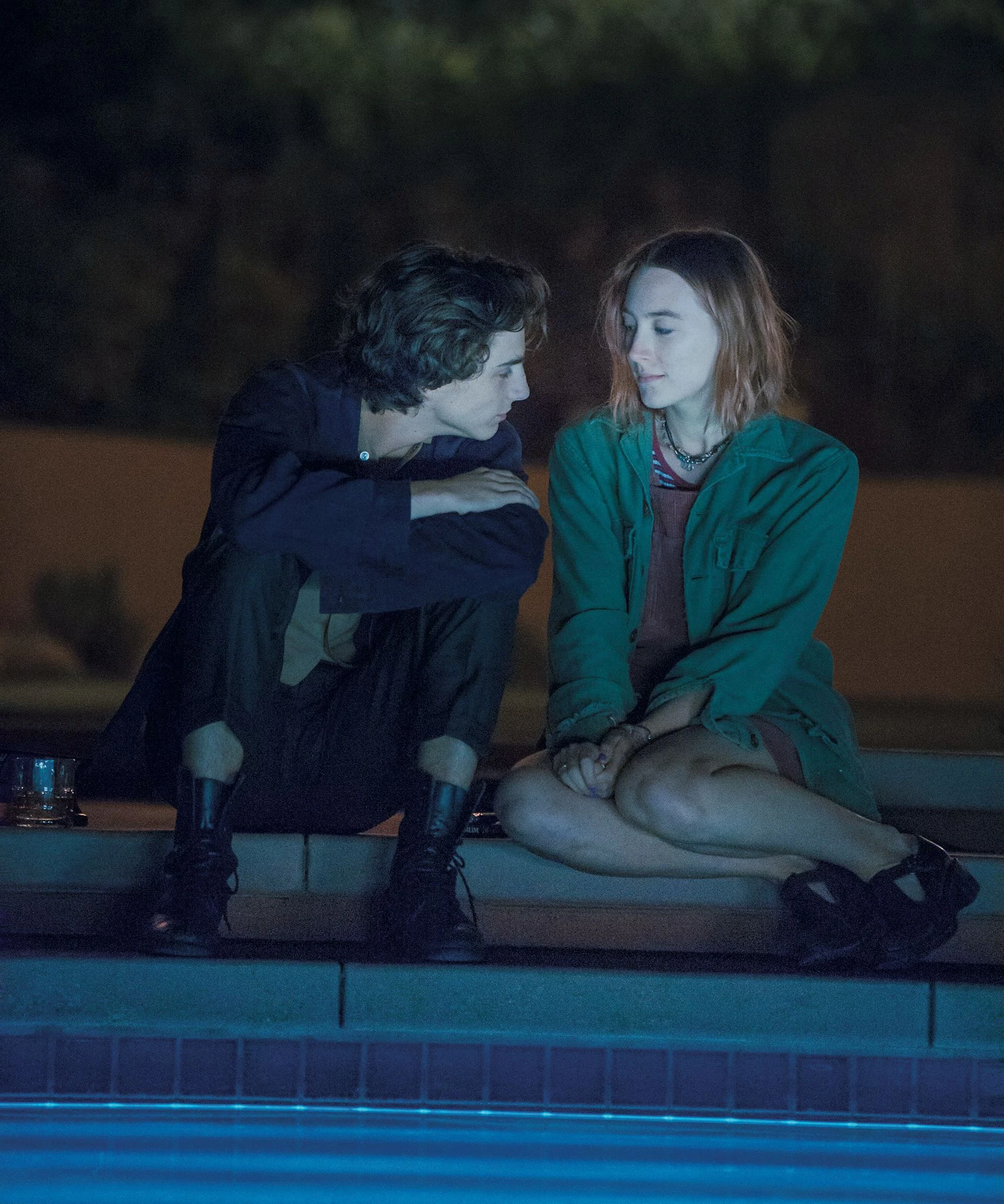 Además de cruzarse en la red carpet, Timothée y Saoirse viven un apasionado romance en la ficción de Lady Bird.