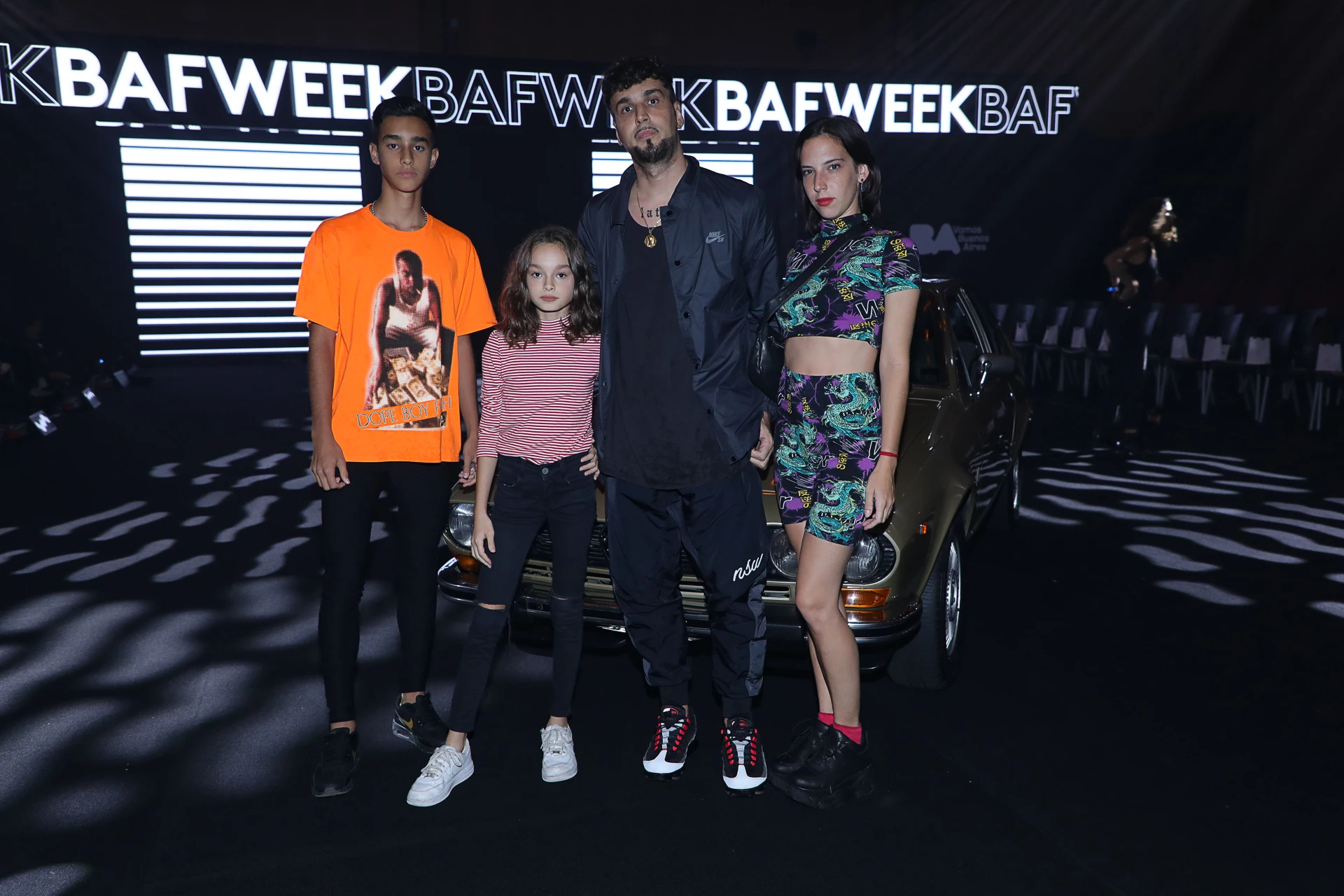 VERA Y DANTE SPINETA CON SUS HIJOS EN EL DESFILE COMPLOT FW19 (9)