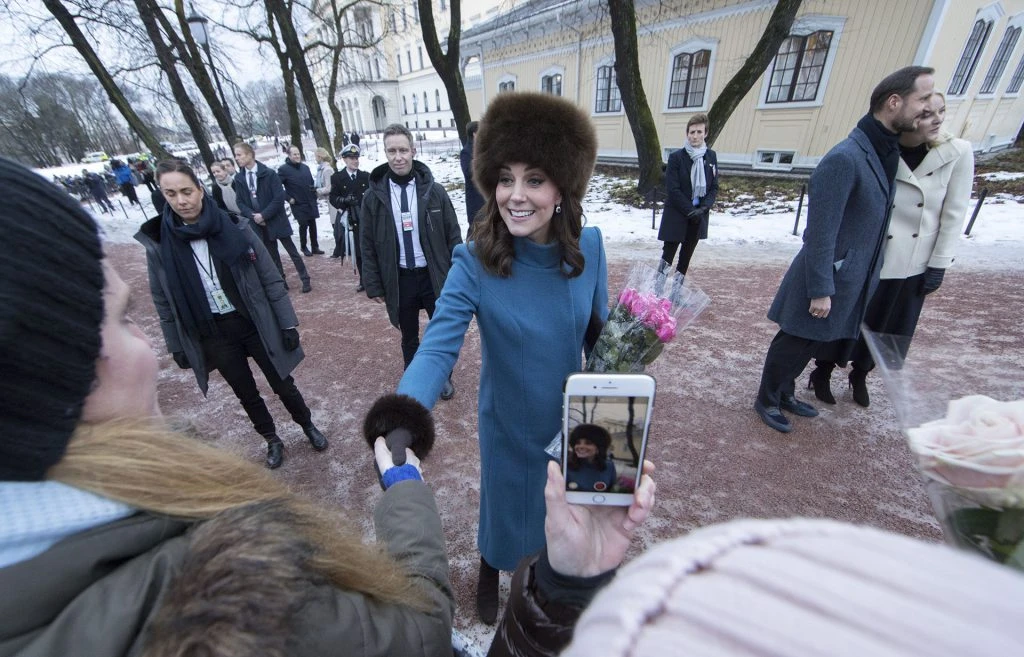 Britain's Catherine, Duchess of Cambridge, greets well wishers at Princess Ingrid Alexandra's sculpture park in Oslo, Norway, on February 1, 2018. The Duke and Duchess of Cambridge are on a 4-day visit to Sweden and Norway. / AFP PHOTO / NTB Scanpix / Vidar Ruud / Norway OUT