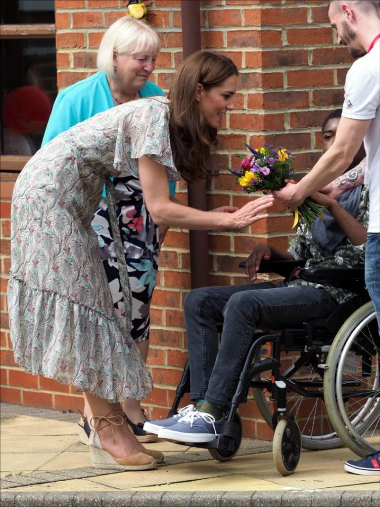 VESTIDO SANDALIAS LOOK KATE MIDDLETON