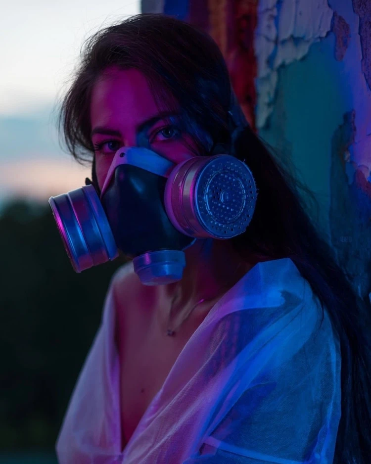 Una imagen polémica: la de una influencer en Pripyat, con la máscara.