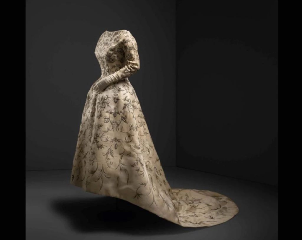 MUESTRA BALENCIAGA THYSSEN MODA DISEÑADOR