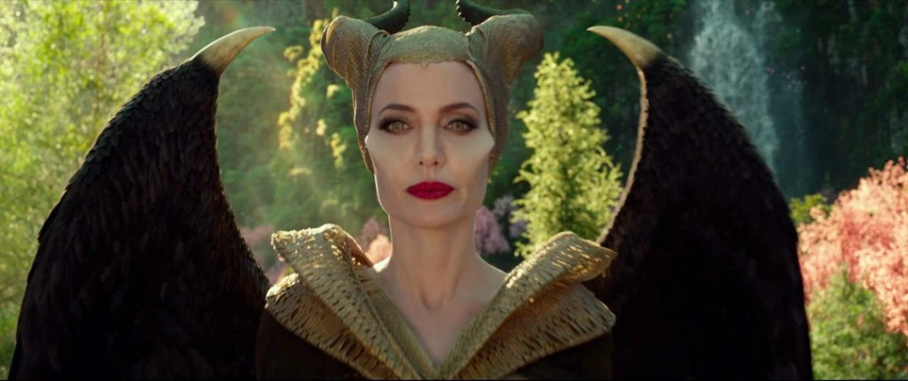 ANGELINA JOLIE CINE MALEFICA MAESTRA DEL MAL 2019