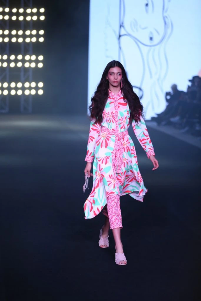 DESFILE BAF MILA KARTEI