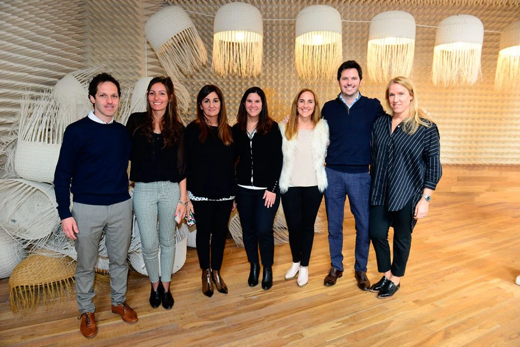 Federico Poletto,; Valeria Mazza, subgerente departamental de Inclusión financiera de Banco Nación; Marcela Faraci, jefe de Marketing de Banco Nación; Ornela Grollino, analista de Marketing de Banco Nación, Julieta Lópeza, el departamento de Inclusión financiera de Banco Nación, Juan Astibia e Irene Sabalain, Directores de Editorial Atlántida en el lanzamiento de PuroDiseño. 