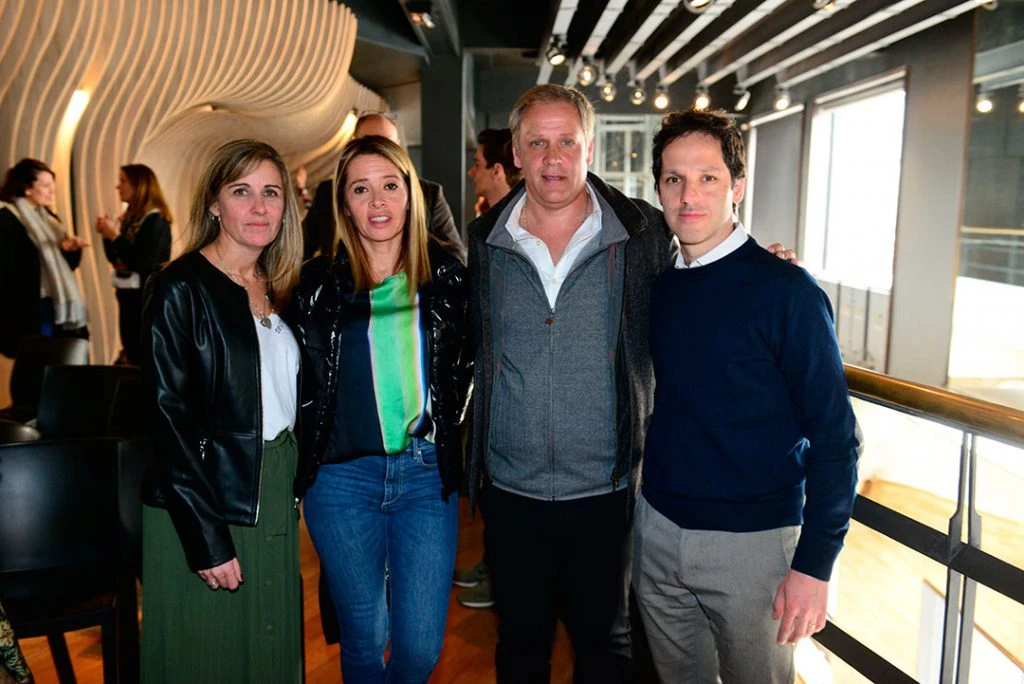  Valeria Polacsek, junto a Ivana Lejonagoitia responsable de Marketing de casa FOA, Alberto Robledo, Gerente General de Casa FOA y Federico Poletto, CEO de Atlántida