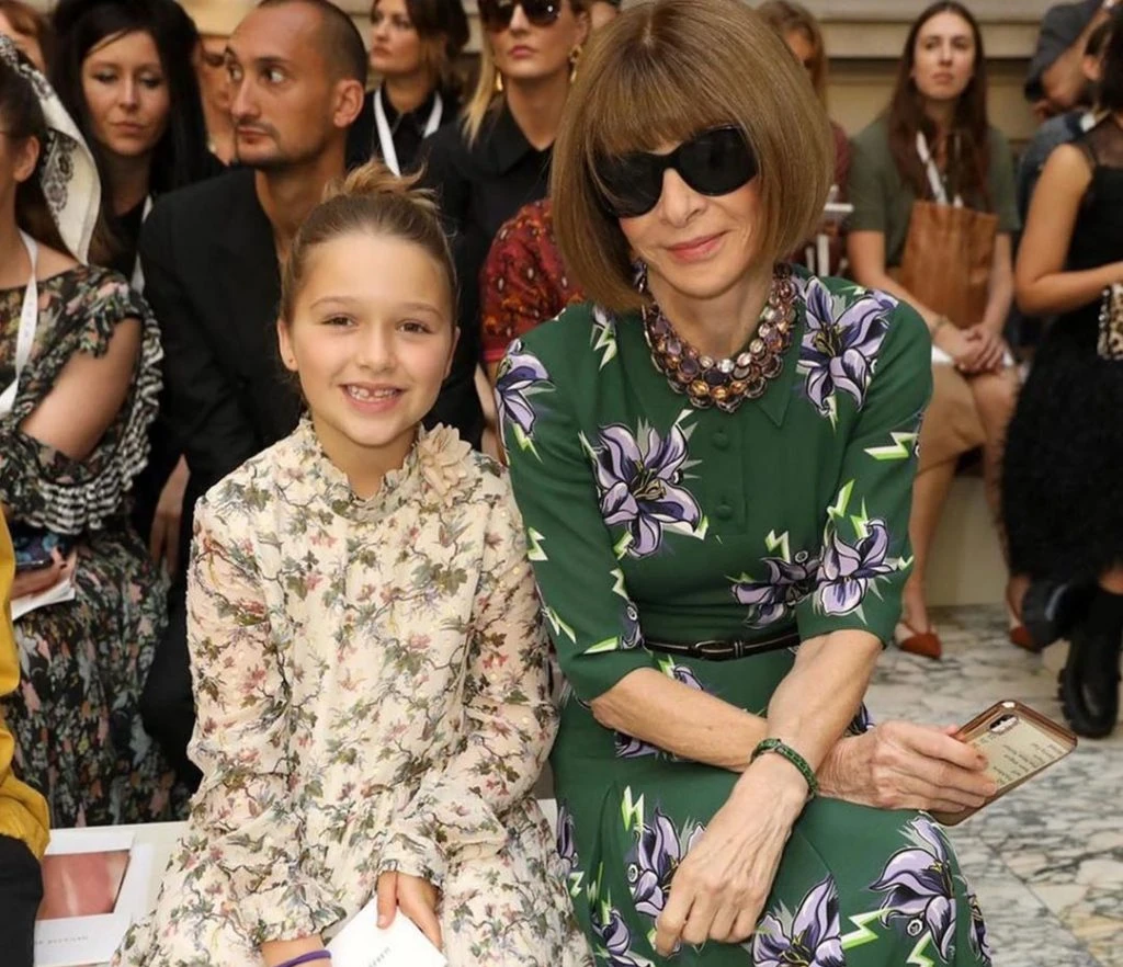 Harper Beckham desfile Victoria Beckham Anna WIntour