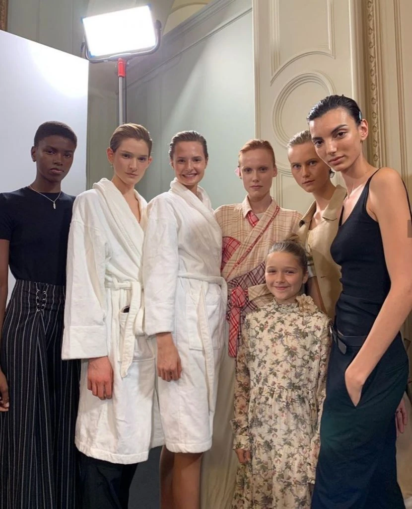 Harper Beckham desfile Victoria Beckham 