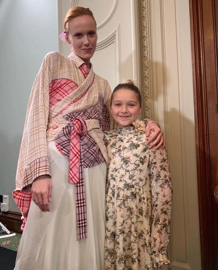 Harper Beckham desfile Victoria Beckham