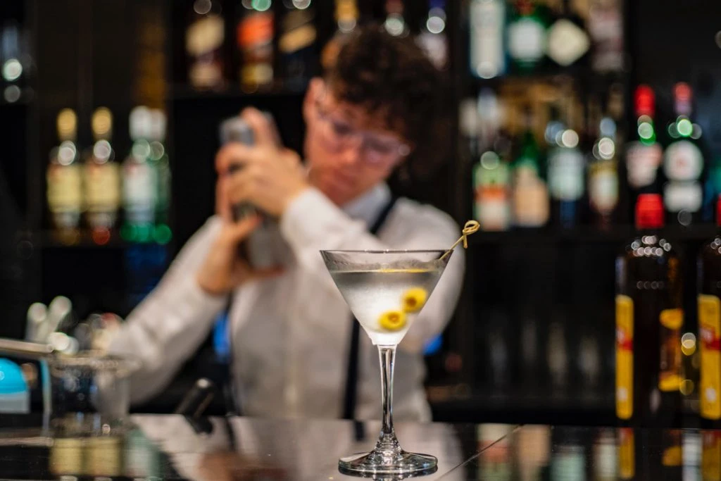 Tragos de autor en la barra del Hotel Grand Briso Buenos Aires.