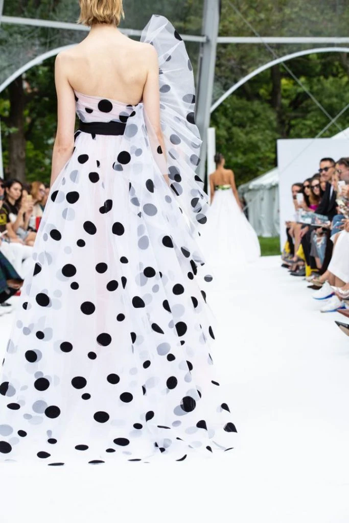 LUNARES MODA CAROLINA HERRERA