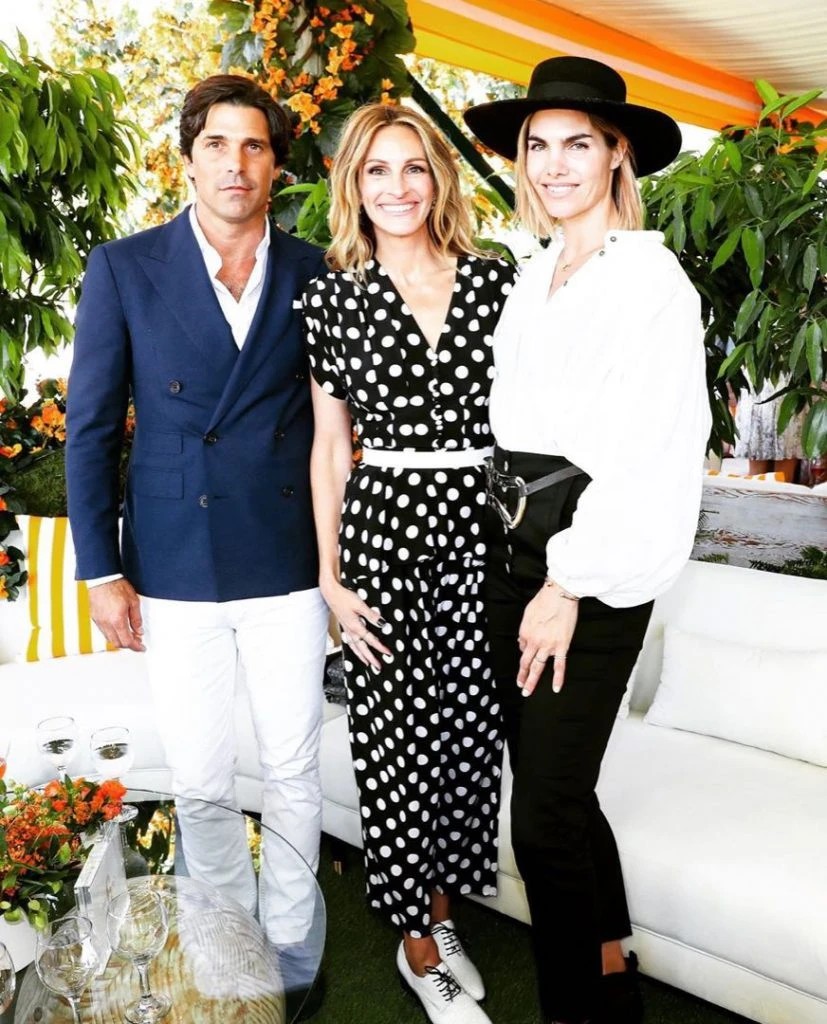 LUNARES MDOA DELFINA BLAQUIER JULIA ROBERTS