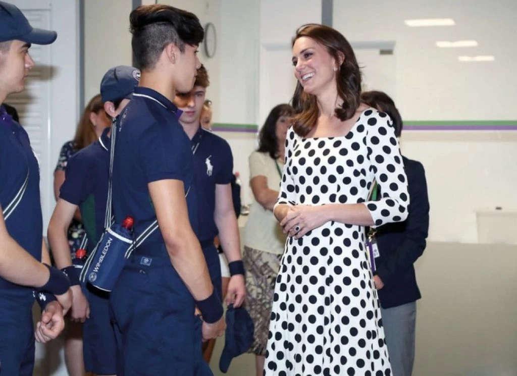 LUNARES MODA KATE MIDDLETON DUQUESA