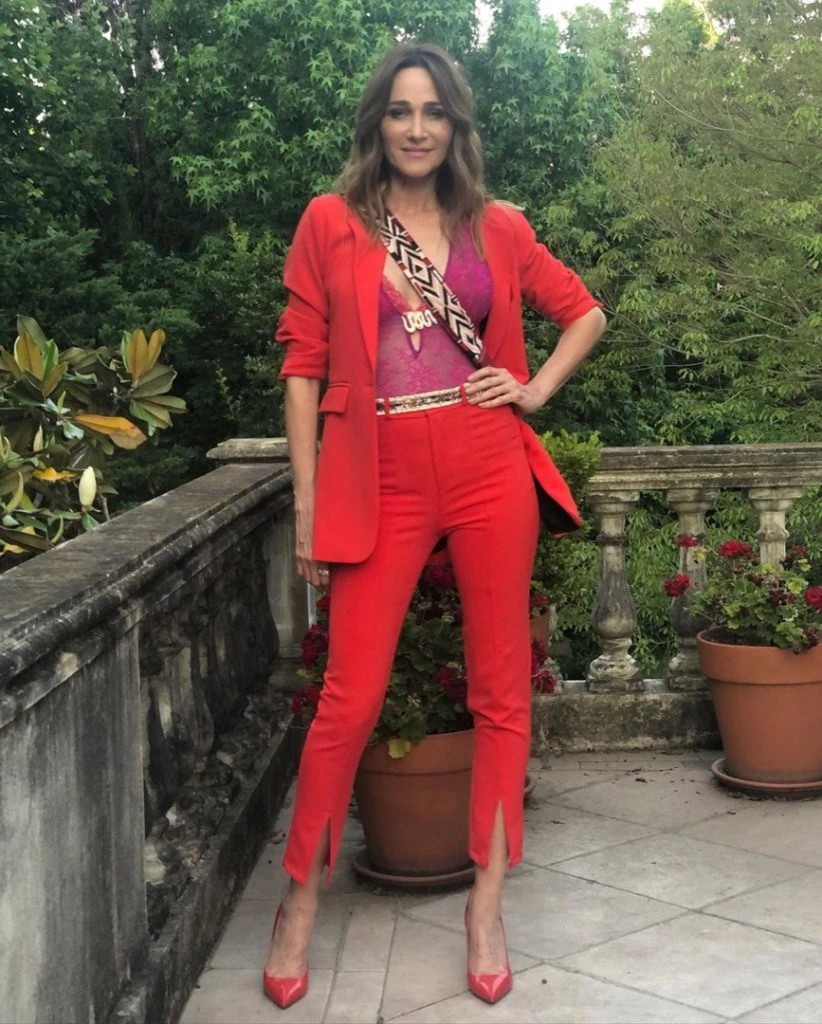 Verónica Lozano con total look rojo premio Los Más Clickeados 2019