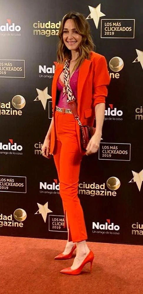 Verónica Lozano con total look rojo premio Los Más Clickeados 2019