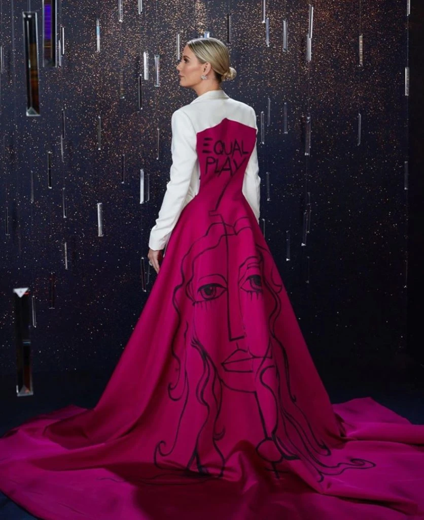 vestido protesta de Jennifer Nettles