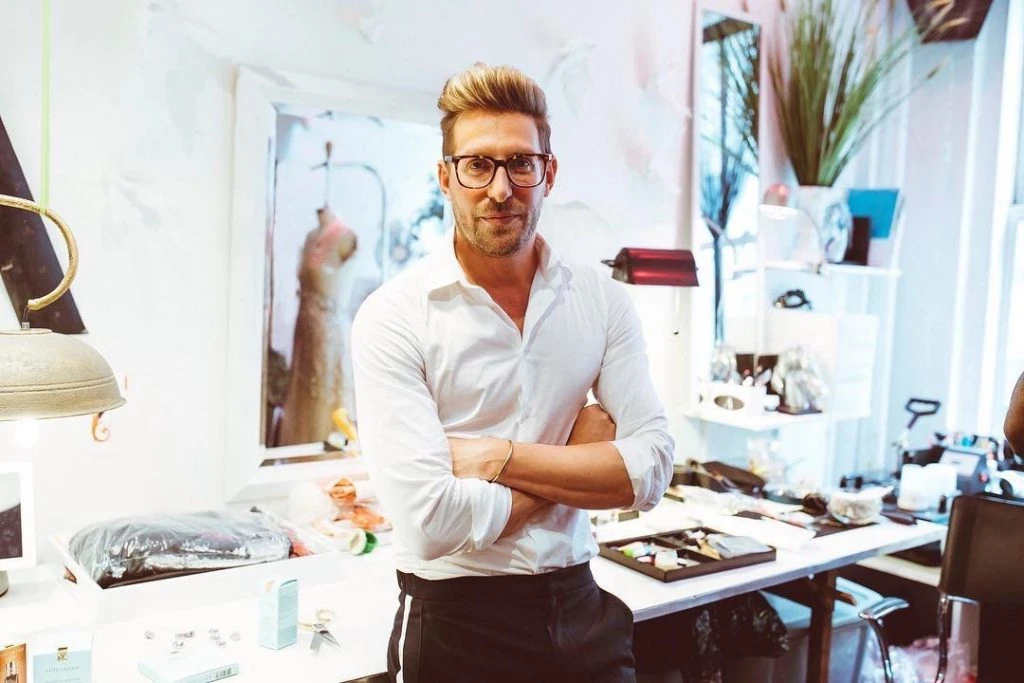 ALEX VINASH DISEÑADOR