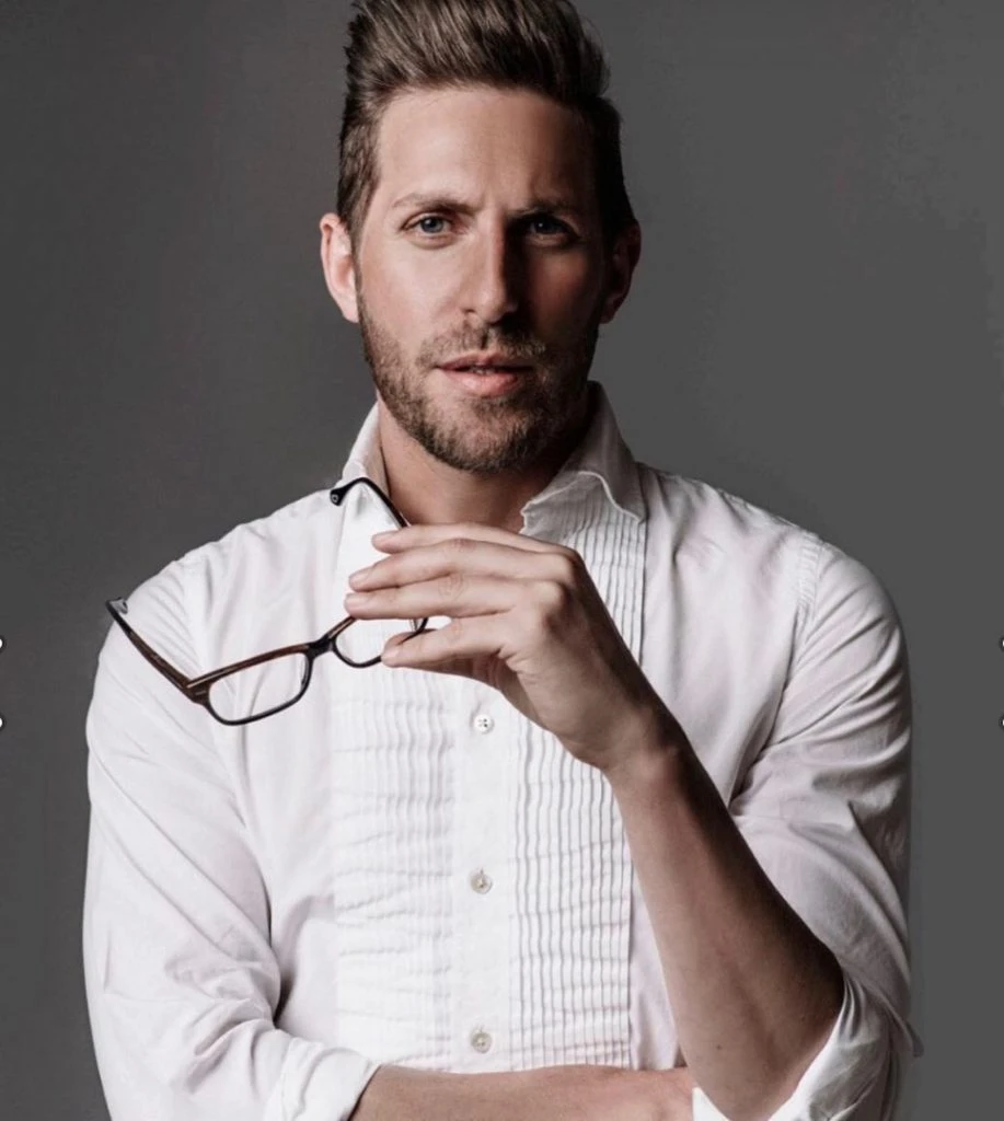 ALEX VINASH DISEÑADOR