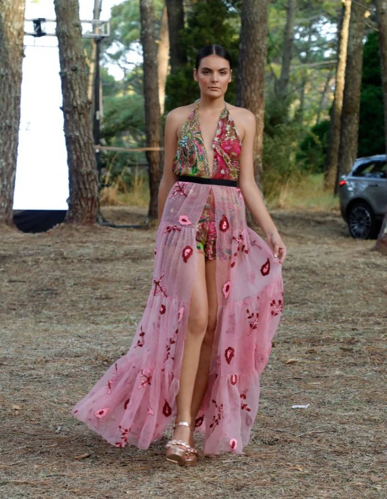 Benito Fernández presentó en Cariló su celebrada colección "Etnia Latinoamericana". 