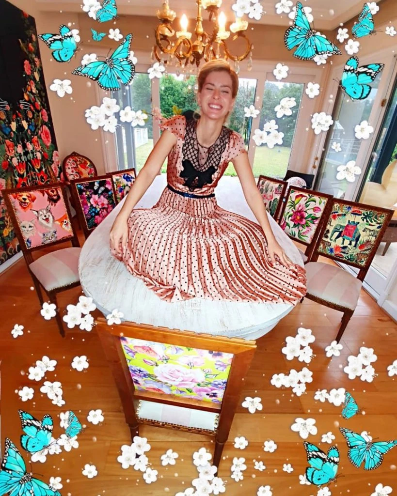 CHINA SUAREZ COMEDOR