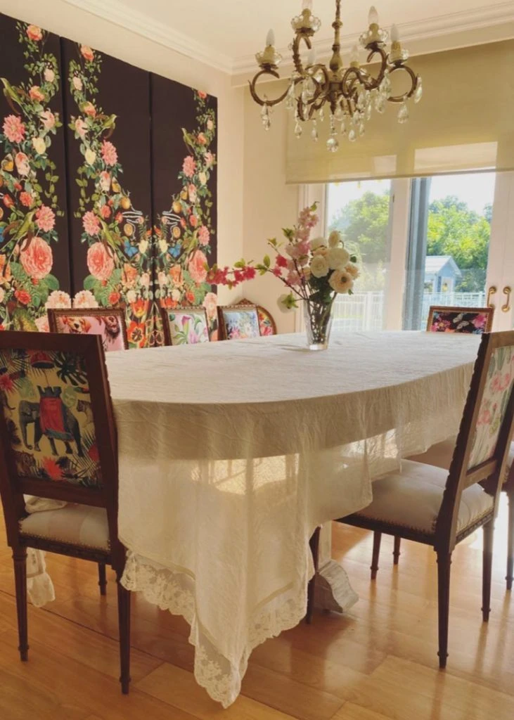 CHINA SUAREZ COMEDOR