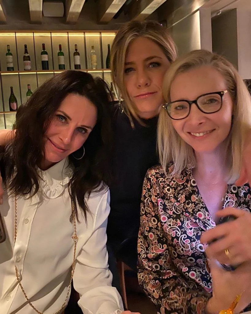 Jennifer Aniston junto a Courteney Cox y Lisa Kudrow, ¡juntas! como en Friends. Foto: Instagram.