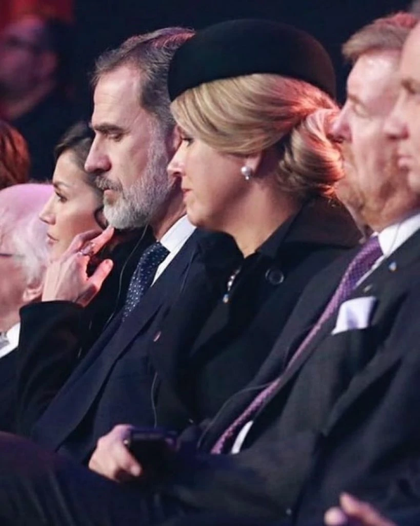 LETIZIA Y MAXIMA DE LUTO