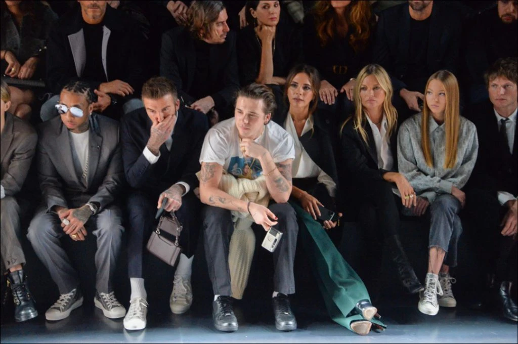 Tyga, David Beckham, Brooklyn, Victoria Beckham, Kate Moss, Lila Grace Moss-Hack y Nikolai von Bismarck en el desfile de Dior Homme en París. Foto: Fotonoticias.
