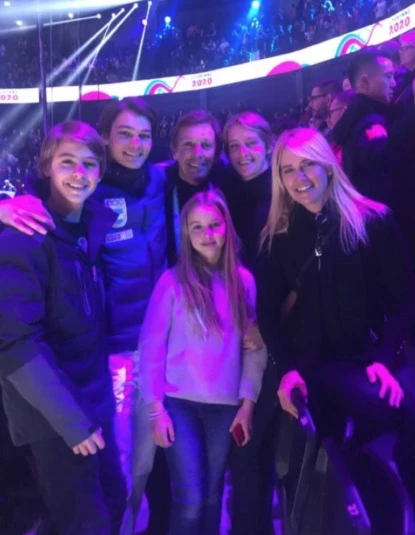 FAMIILIA VALERIA MAZZA TIZIANO GRAVIER HIJO ESQUI