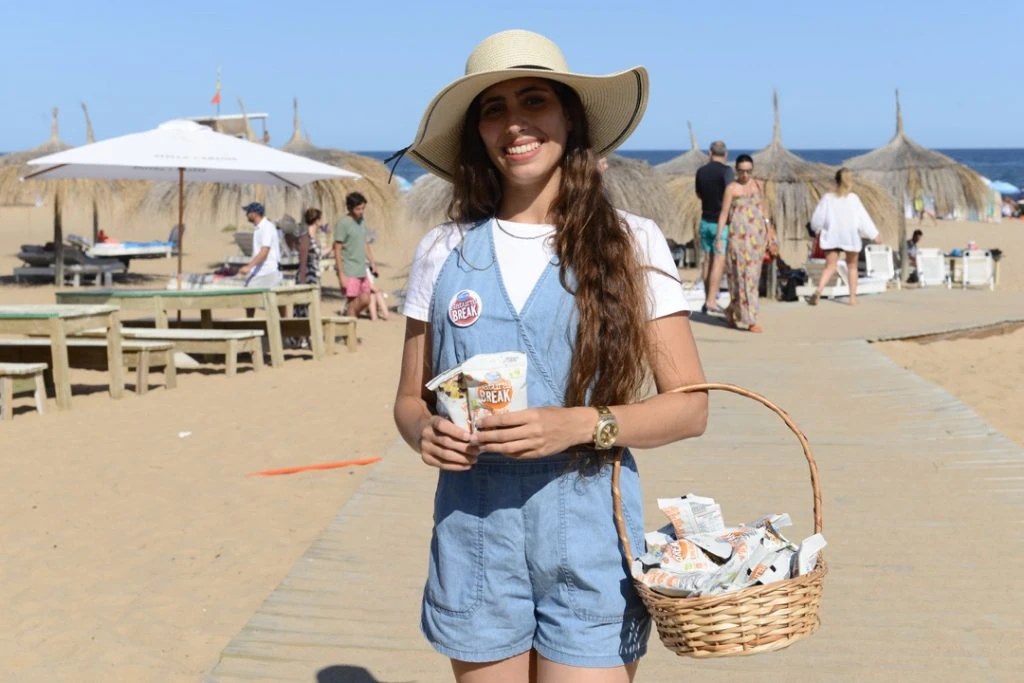 Natural Break participó del encuentro repartiendo sus productor naturales en el parador de Punta del Este. Foto: Julio Ruiz. 