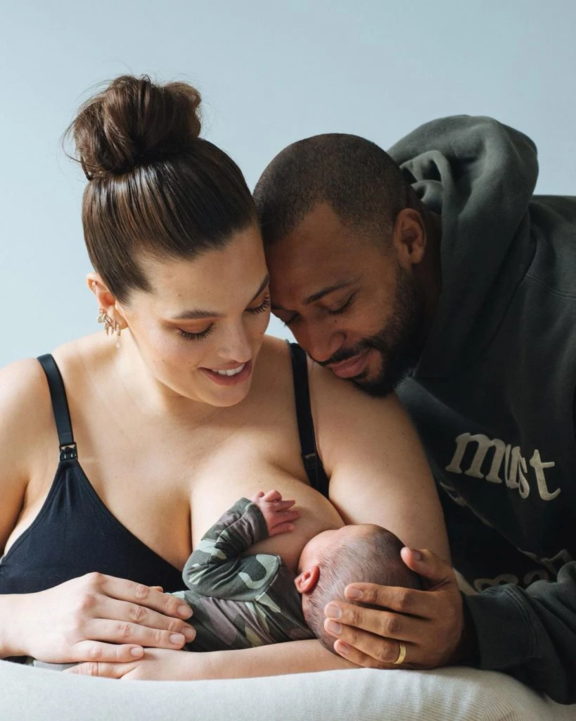 El triángulo de amor: Ashley Graham, Justin Ervin y el pequeño Isaac.