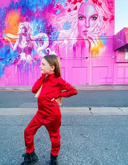 No hay edad para los fanáticos de Britney Spears. Así se acercan los fans a The Zone. Foto: IG