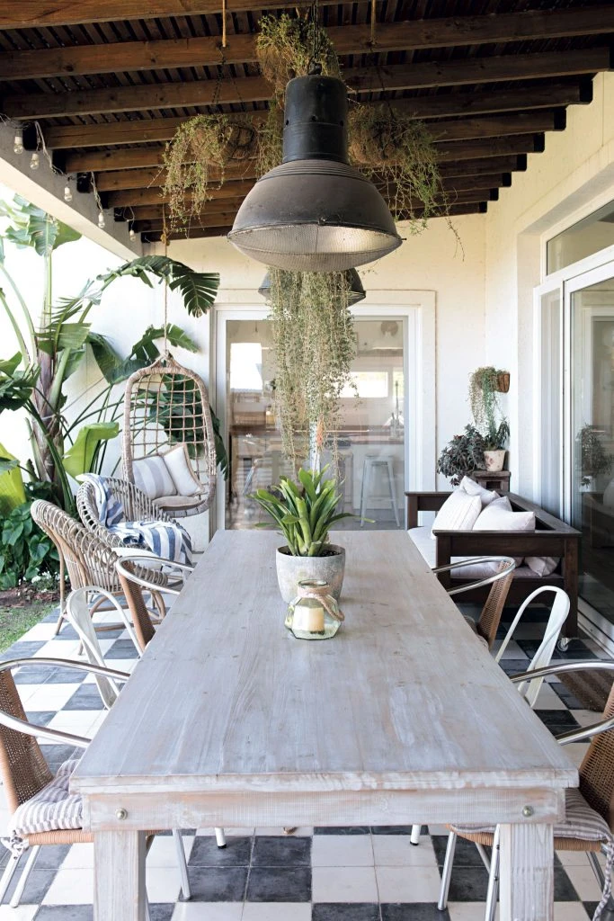 La galería en el contrafrente de la casa