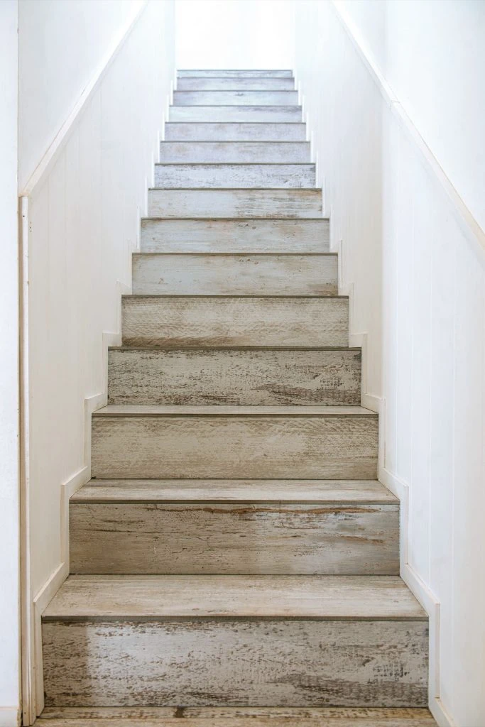 La escalera que lleva a los dormitorios de la planta alta