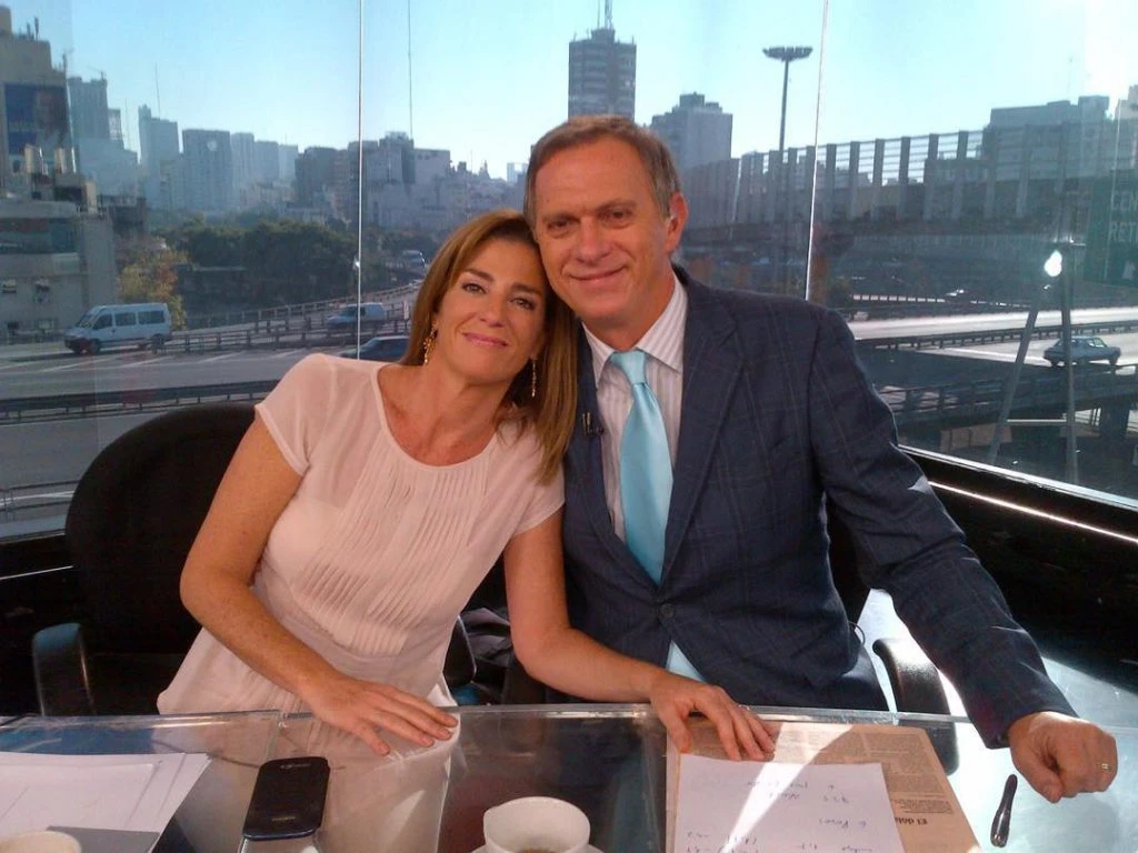 Marcelo Bonelli eligió homenajear a Débora Pérez Volpin con una imagen de la icónica dupla de "Arriba Argentinos". 