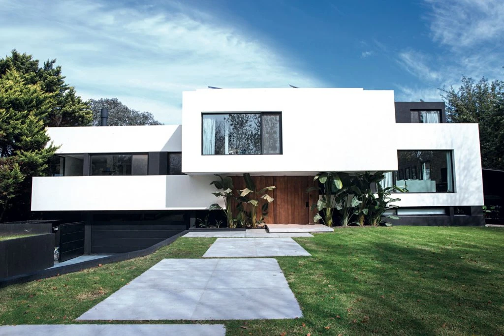 El estudio de Andrés Remy apostó a una arquitectura vanguardista, con módulos asimétricos