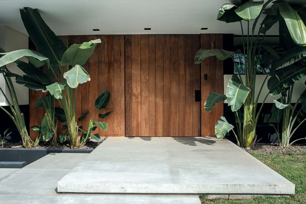 Un close up de la puerta principal