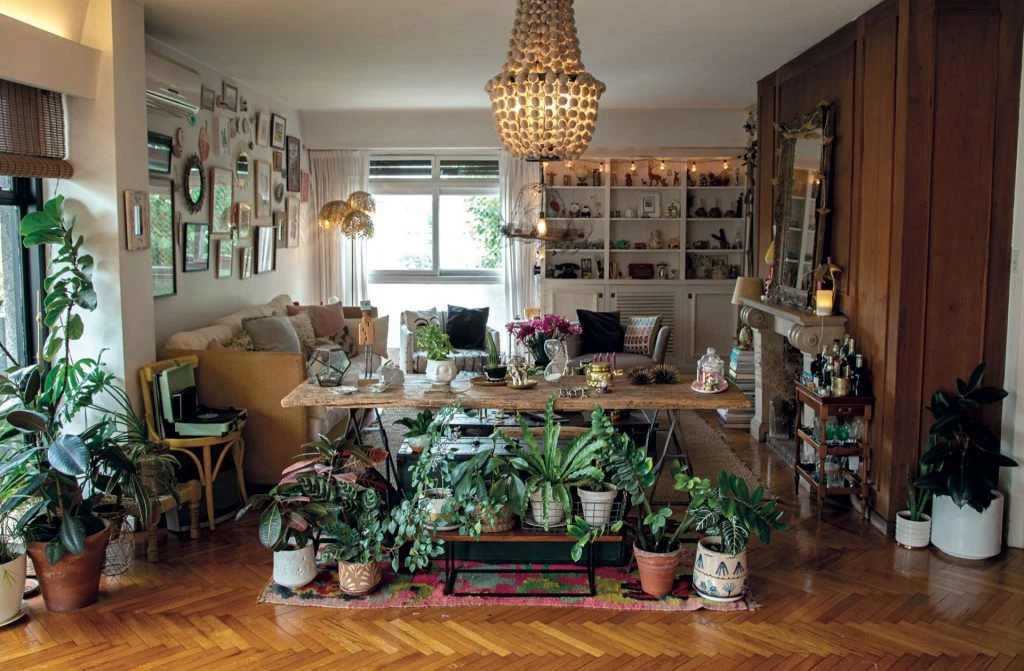 Una vista del living del departamento.