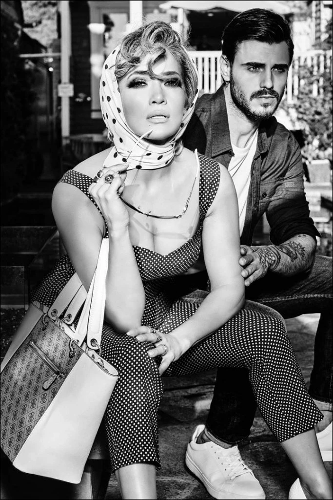 Una nueva serie de fotos de Jennifer Lopez que posa para la marca Guess