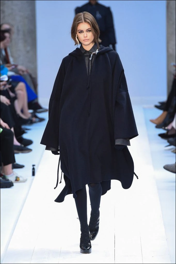 Kaia Gerber en el desfile de Max Mara en Milán