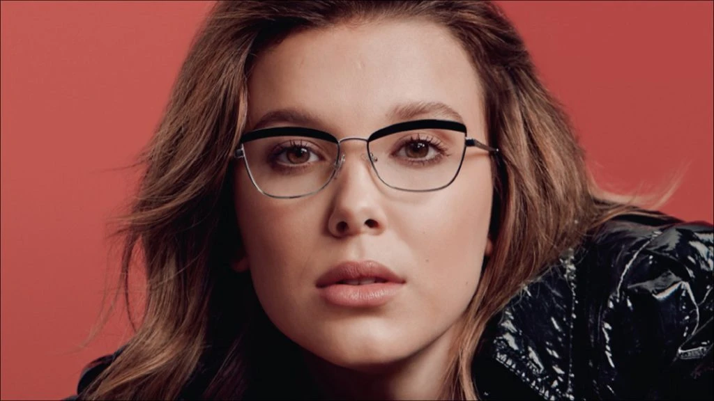 Millie Bobby Brown en una colaboración con Vogue para una nueva línea de lentes