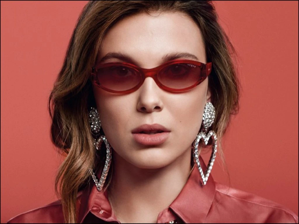 Millie Bobby Brown en una colaboración con Vogue para una nueva línea de lentes