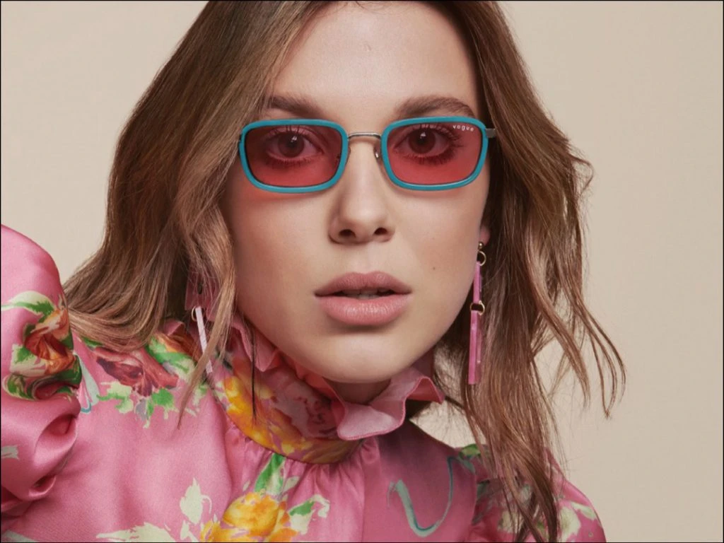 Millie Bobby Brown en una colaboración con Vogue para una nueva línea de lentes