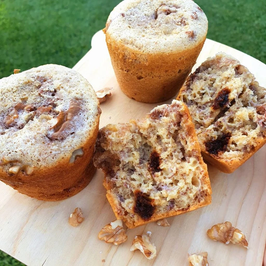 Muffins de banana y canela con harina de garbanzos. 