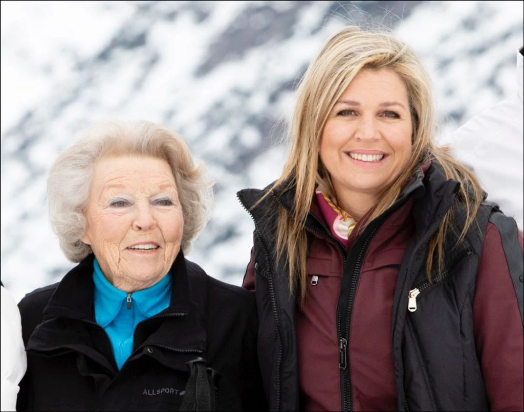 Reina Maxima en la nieve Retrato oficial con sus suegra reina y familia