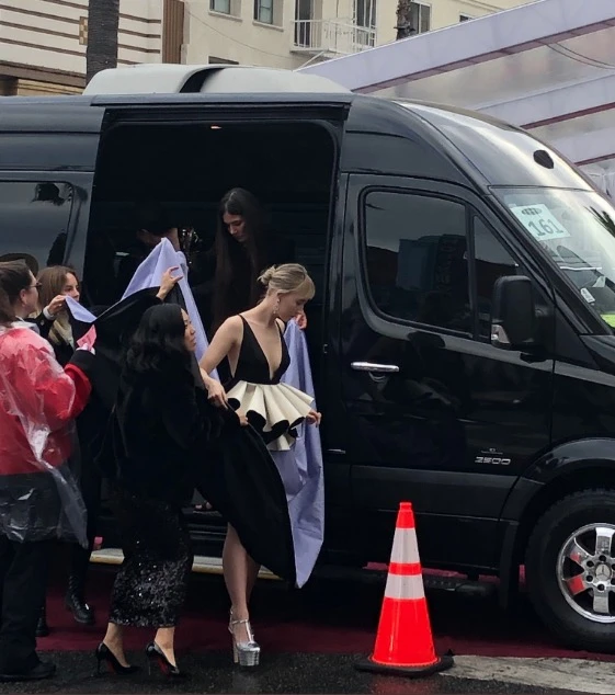 SAOIRSE RONAN OSCARS COLA VESTIDO
